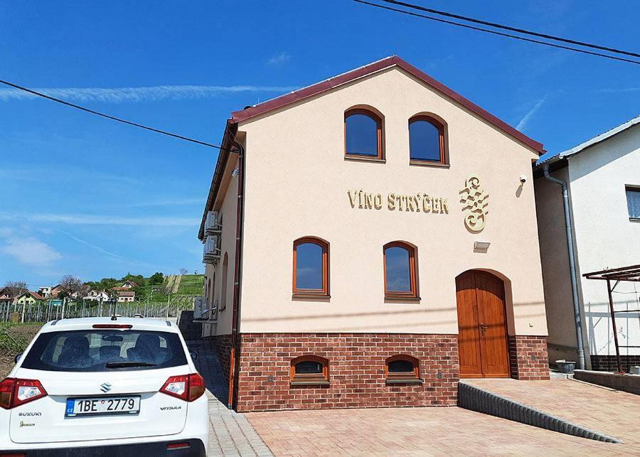 Sklep Vino Strycek Guest House Velke Bilovice Luaran gambar