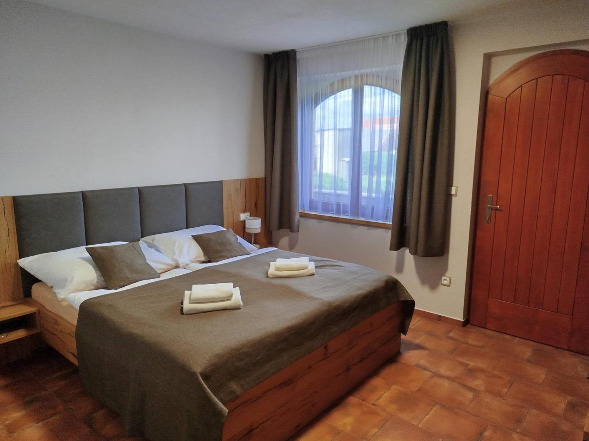 Sklep Vino Strycek Guest House Velke Bilovice Luaran gambar